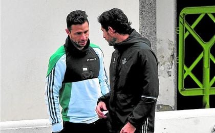 Antes del derbi, Víctor motivaba a Rubén con una charla. Lince. Antes del derbi, Víctor motivaba a Rubén con una charla. Lince.