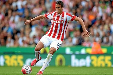 Afellay durante un partido de la pasada temporada con el Stoke. Afellay durante un partido de la pasada temporada con el Stoke.