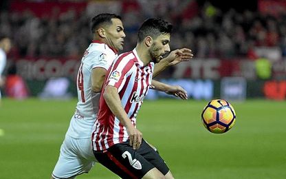 Mercado fue, posiblemente, el sevillista más destacado ante el Athletic. Mercado fue, posiblemente, el sevillista más destacado ante el Athletic.