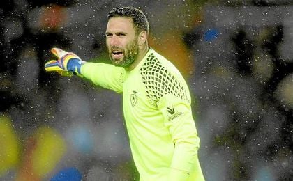 Sirigu, durante un partido con Osasuna. Sirigu, durante un partido con Osasuna.