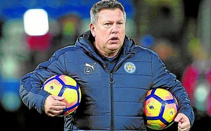 Shakespeare, técnico interino del Leicester tras la destitución de Ranieri. Shakespeare, técnico interino del Leicester tras la destitución de Ranieri.