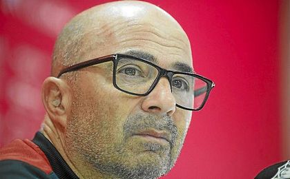 Sampaoli, técnico del Sevilla, durante una rueda de prensa. Sampaoli, técnico del Sevilla, durante una rueda de prensa.