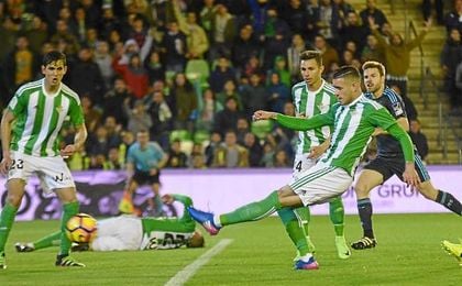 Sanabria marcó ante la Real Sociedad su segundo gol consecutivo Sanabria marcó ante la Real Sociedad su segundo gol consecutivo
