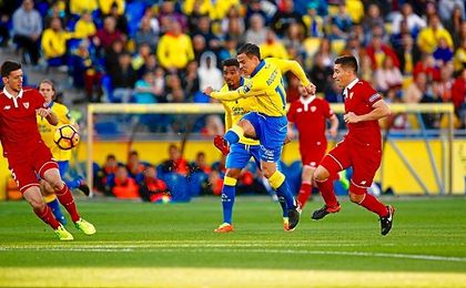 Roque Mesa estuvo muy cerca de jugar en el Sevilla. Roque Mesa estuvo muy cerca de jugar en el Sevilla.
