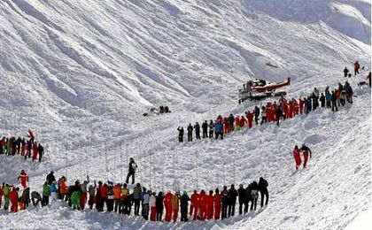 Un esquiador muerto y dos desaparecidos por un alud en los Alpes franceses Un esquiador muerto y dos desaparecidos por un alud en los Alpes franceses