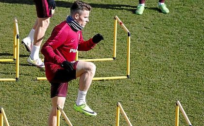 El francés Kevin Gameiro se retiró a mitad de entrenamiento por molestias El francés Kevin Gameiro se retiró a mitad de entrenamiento por molestias
