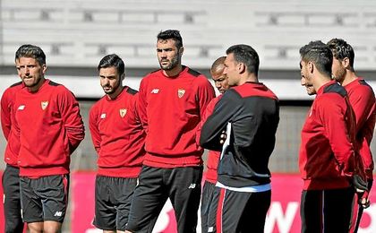 El cuerpo técnico de Sampaoli trabaja para que el Sevilla recupere el buen tono de juego. El cuerpo técnico de Sampaoli trabaja para que el Sevilla recupere el buen tono de juego.