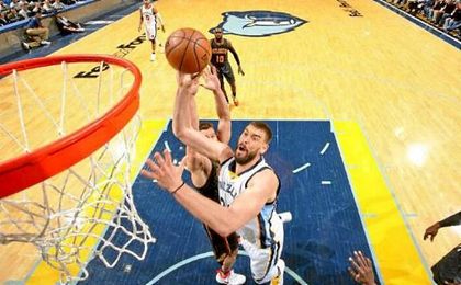 Calderón vence a Marc Gasol en su mejor partido de la temporada Calderón vence a Marc Gasol en su mejor partido de la temporada