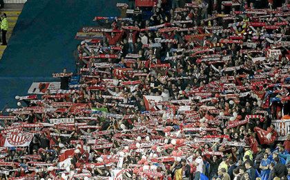 Más de 2.000 aficionados sevillistas se dieron cita en el King Power Stadium. Más de 2.000 aficionados sevillistas se dieron cita en el King Power Stadium.