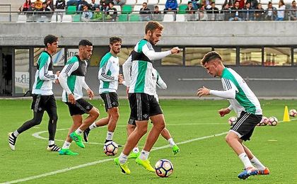 Imagen del entrenamiento del Betis de esta tarde. Imagen del entrenamiento del Betis de esta tarde.