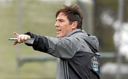 Berizzo durante un entrenamiento. Berizzo durante un entrenamiento.