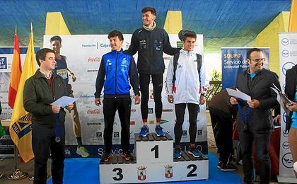 Más de 800 corredores desafían a la lluvia en la III carrera popular de la UPO Más de 800 corredores desafían a la lluvia en la III carrera popular de la UPO