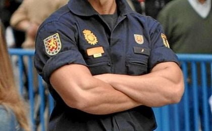 Detienen a un hombre por eyacular sobre un Policía Nacional en plena calle Detienen a un hombre por eyacular sobre un Policía Nacional en plena calle