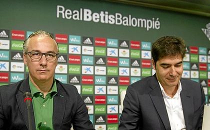 Torrecilla está definiendo sus listas de posibles fichajes. Torrecilla está definiendo sus listas de posibles fichajes.