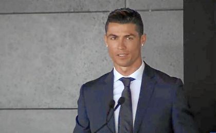 Ronaldo, "feliz y honrado" por el homenaje de Madeira pese a las críticas Ronaldo, "feliz y honrado" por el homenaje de Madeira pese a las críticas