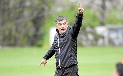 Mendilibar ve factible su renovación con el Eibar Mendilibar ve factible su renovación con el Eibar