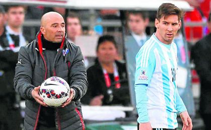 Una palabras antiguas de Sampaoli sobre su "sueño" de entrenar a Messi echaron ayer más leña al fuego. Una palabras antiguas de Sampaoli sobre su "sueño" de entrenar a Messi echaron ayer más leña al fuego.