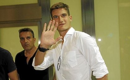 Andreolli rindió bien en el Sevilla, hasta su grave lesión. Andreolli rindió bien en el Sevilla, hasta su grave lesión.