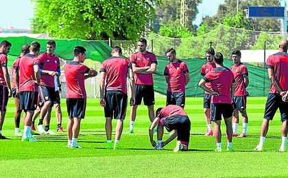 La plantilla sevillista se conjura para dar la campanada. La plantilla sevillista se conjura para dar la campanada.