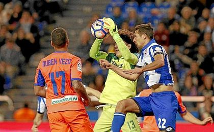 Además, Ochoa paró un penalti. Además, Ochoa paró un penalti.