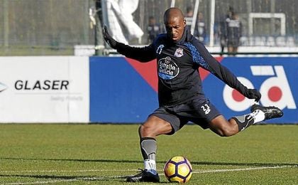 Dudas en la lista del Deportivo frente al Sevilla Dudas en la lista del Deportivo frente al Sevilla