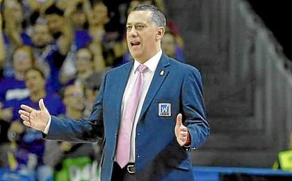 Alejandro Martínez llegó a Sevilla y ya trabaja al frente del Betis Baloncesto Alejandro Martínez llegó a Sevilla y ya trabaja al frente del Betis Baloncesto