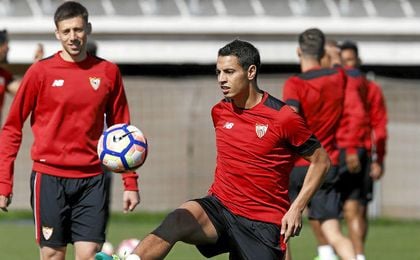 El Sevilla se ejercitó pensando ya en Mestalla. El Sevilla se ejercitó pensando ya en Mestalla.