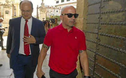 El 'vía crucis' de José Castro El 'vía crucis' de José Castro