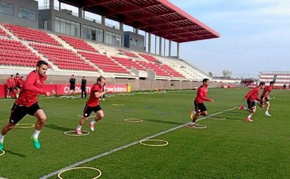 El Sevilla se ha ejercitado en la ciudad deportiva. El Sevilla se ha ejercitado en la ciudad deportiva.