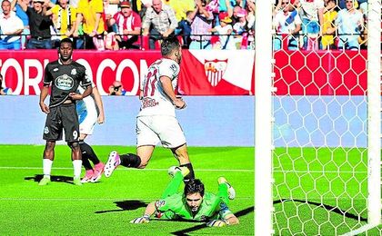 Sarabia celebra el gol que le marcó al Deportivo. Sarabia celebra el gol que le marcó al Deportivo.