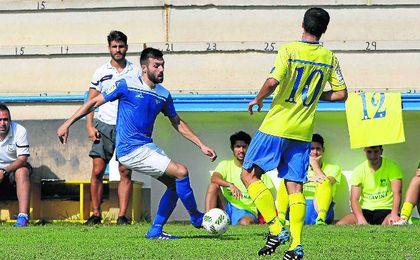 David Castro, en un lance del Coria-Écija de esta Liga. David Castro, en un lance del Coria-Écija de esta Liga.