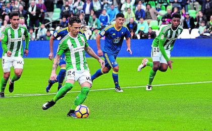 Rubén lanza el penalti con el que batió por última vez al Celta, en el duelo de la primera vuelta. Rubén lanza el penalti con el que batió por última vez al Celta, en el duelo de la primera vuelta.