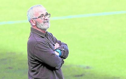 Eusebio Navarro, entrenador del UP Viso, ha certificado la permanencia a falta de tres jornadas. Eusebio Navarro, entrenador del UP Viso, ha certificado la permanencia a falta de tres jornadas.