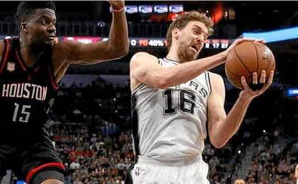 Pau Gasol: "Manu, a su edad, mostró un liderazgo digno de disfrutar" Pau Gasol: "Manu, a su edad, mostró un liderazgo digno de disfrutar"