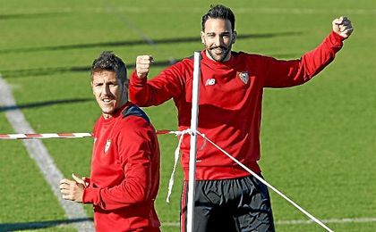 Rami, en un entrenamiento junto a Jovetic. Rami, en un entrenamiento junto a Jovetic.