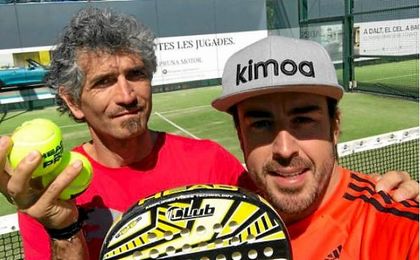 Alonso, tras romperse el McLaren, se va a jugar al pádel Alonso, tras romperse el McLaren, se va a jugar al pádel
