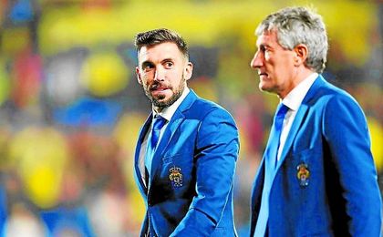 Eder Sarabia, segundo entrenador de Quique Setién, junto al cántabro. Eder Sarabia, segundo entrenador de Quique Setién, junto al cántabro.