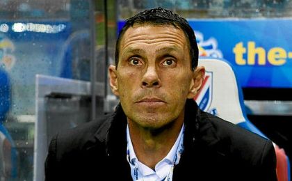 Poyet no está teniendo fortuna en China. Poyet no está teniendo fortuna en China.