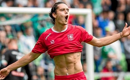 Ünal pertenece al Manchester City. Ünal pertenece al Manchester City.