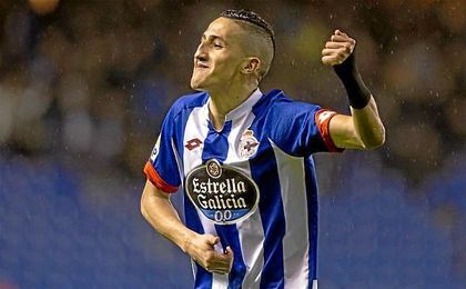 Fajr celebra un gol con el Deportivo. Fajr celebra un gol con el Deportivo.
