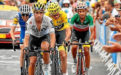 Landa, en primer plano, junto a Froome, maillot amarillo. Landa, en primer plano, junto a Froome, maillot amarillo.