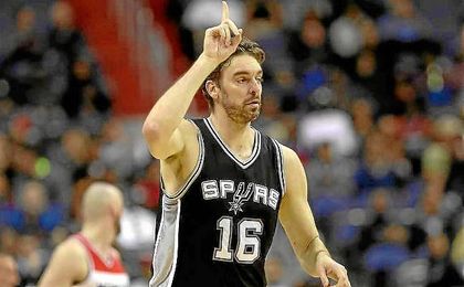 Gasol seguirá tres años más en los Spurs. Gasol seguirá tres años más en los Spurs.