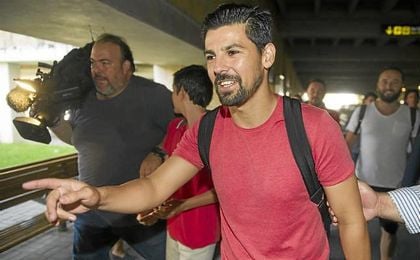 Nolito, a su llegada a Sevilla para firmar su contrato. Nolito, a su llegada a Sevilla para firmar su contrato.