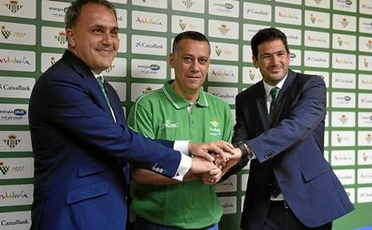 Alejandro Martínez ha sido presentado hoy como entrenador del Real Betis. Alejandro Martínez ha sido presentado hoy como entrenador del Real Betis.