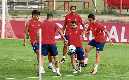 Walter Montoya, en la imagen disputando un balón durante un entrenamiento, quiere convencer a Berizzo en esta pretemporada. Walter Montoya, en la imagen disputando un balón durante un entrenamiento, quiere convencer a Berizzo en esta pretemporada.