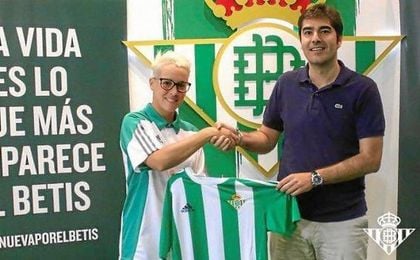 Priscila, presentada como nueva jugadora del Real Betis Féminas Priscila, presentada como nueva jugadora del Real Betis Féminas