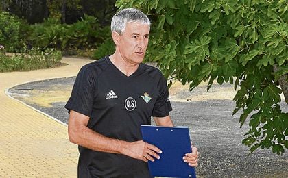 El técnico Quique Setién tiene algunas tareas pendientes de hacer para esta concentración en Alemania. El técnico Quique Setién tiene algunas tareas pendientes de hacer para esta concentración en Alemania.