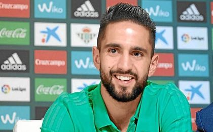 Boudebouz, durante su presentación. Boudebouz, durante su presentación.