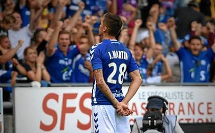 Jonas Martin se quita las penas de su debut Jonas Martin se quita las penas de su debut