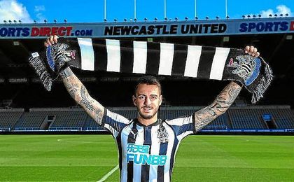 Joselu, nuevo jugador del Newcastle. Joselu, nuevo jugador del Newcastle.